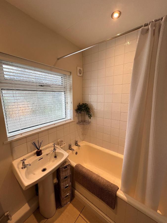 Cheerful 3 Bedroom Cottage In Central Location Ембълсайд Екстериор снимка