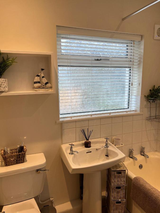 Cheerful 3 Bedroom Cottage In Central Location Ембълсайд Екстериор снимка